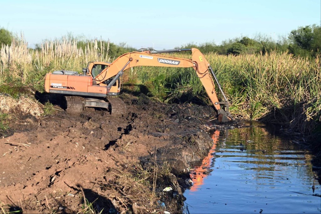 Prevenci&oacute;n h&iacute;drica: en un a&ntilde;o de abundantes precipitaciones, Provincia y Municipalidad ya limpiaron 155 kil&oacute;metros de canales