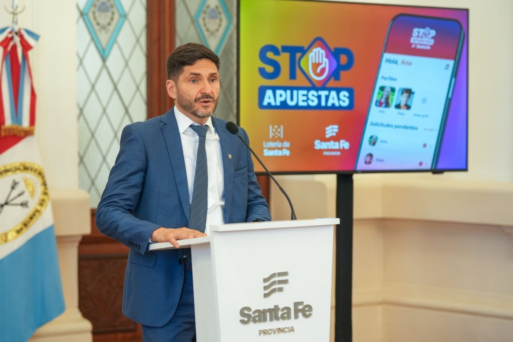 Pullaro present&oacute; una app para que los padres puedan controlar los sitios digitales a los que acceden los menores