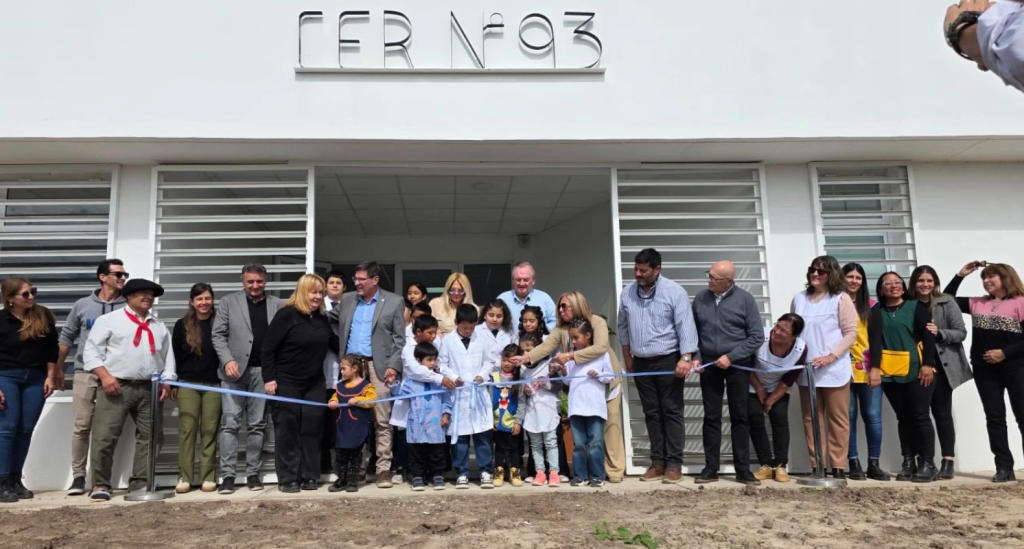 En un &ldquo;hecho hist&oacute;rico&rdquo; qued&oacute; inaugurado el nuevo edificio de la Esc. Rural N&deg; 93 &ldquo;La Emilia&rdquo; con una inversi&oacute;n Provincial de $251 millones