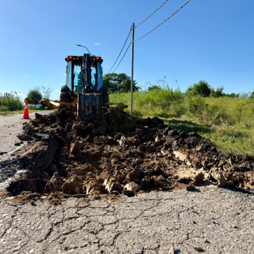 Santo Tom&eacute;: la Municipalidad realiza trabajos de mantenimiento y bacheo en calle Rep&uacute;blica de Chile