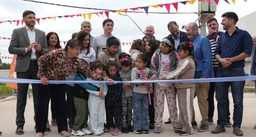 Hace un a&ntilde;o una escuela, ahora pavimento: Pullaro inaugur&oacute; otra obra clave en Monte Vera