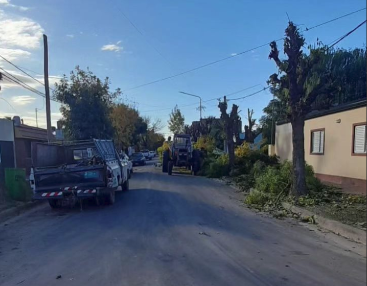 Coronda: continúan los arreglos de calle, poda y desmalezados en la ciudad