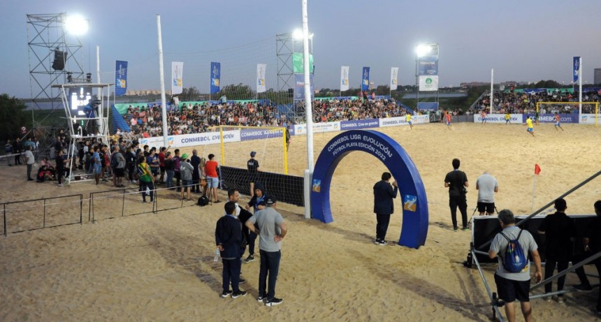 M&aacute;s de 5000 personas presenciaron la final de la Liga Evoluci&oacute;n de F&uacute;tbol Playa