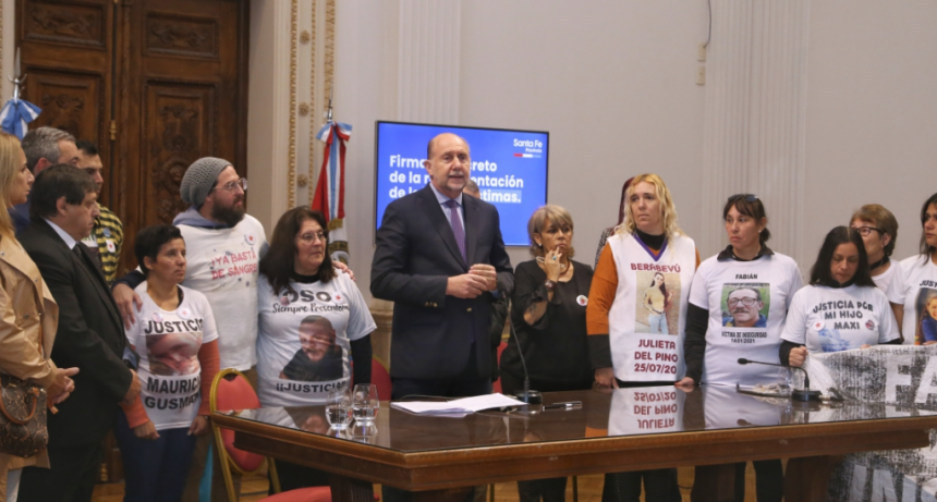 Perotti firm&oacute; el decreto de reglamentaci&oacute;n de la Ley de Derechos y Garant&iacute;as de las personas v&iacute;ctimas de delitos