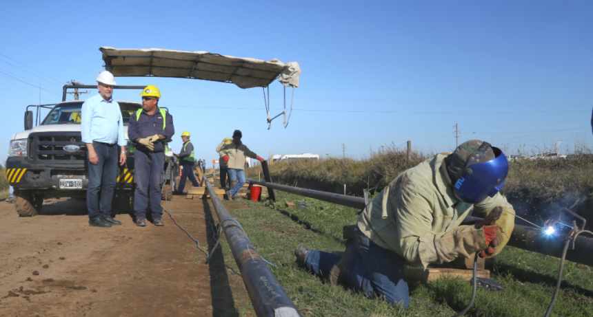 Perotti recorri&oacute; las obras de ampliaci&oacute;n del Gasoducto Regional Sur en Villa Ca&ntilde;&aacute;s