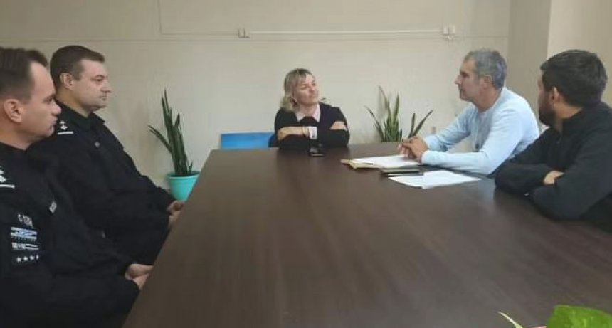 Santa Rosa de Calchines: Kaufmann firm&oacute; el convenio para comenzar con las refacciones de la Comisar&iacute;a III