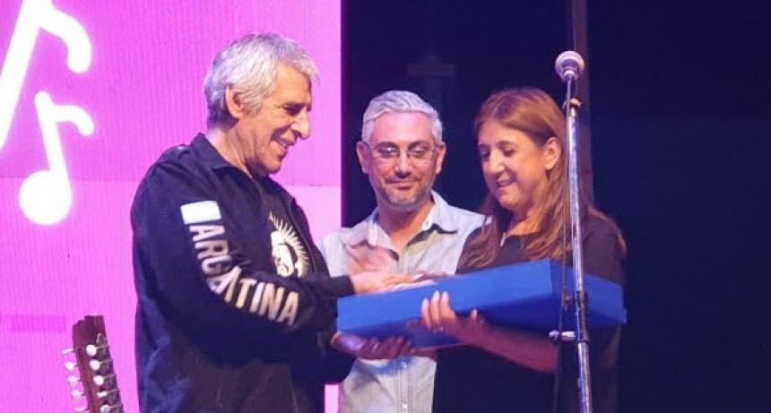 Más de 4000 personas disfrutaron el show de Peteco Carabajal en Santo Tomé