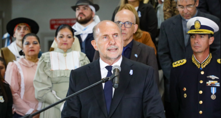 El gobernador Perotti conmemor&oacute; el 213 aniversario de la Revoluci&oacute;n de Mayo