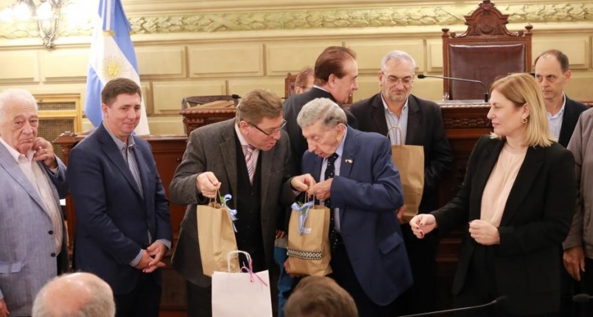Senadores: homenaje a Landriscina y Menapace, dos haceros de las cultura popular