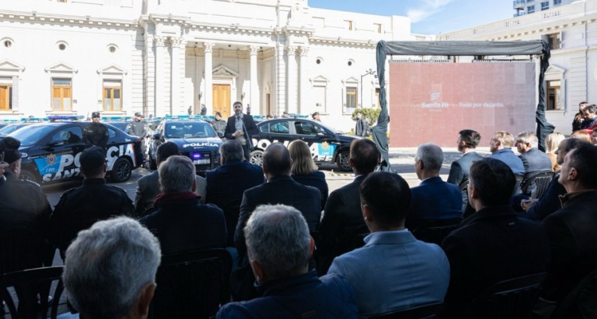 Pullaro encabez&oacute; la entrega de 30 patrulleros para la Polic&iacute;a