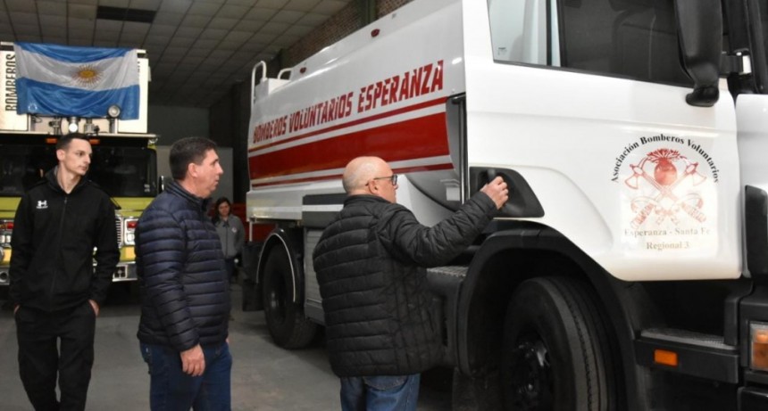 Pirola: &ldquo;El aporte a Bomberos de Esperanza es otro logro de una manera de hacer en positivo que vemos se replica y eso nos satisface&rdquo;