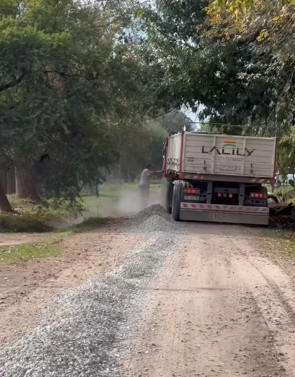 Avanzan los trabajos de mejora de calles en Sauce Viejo con apoyo provincial