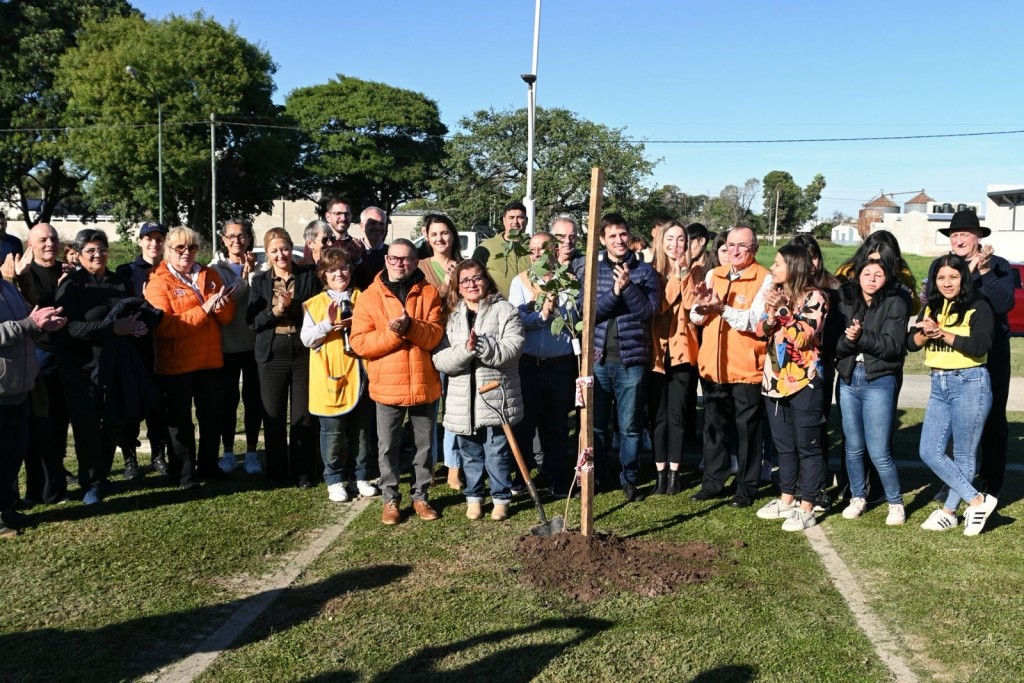 Santa Fe homenajea a 1.300 donantes de órganos con la plantación de árboles en todo el territorio provincial