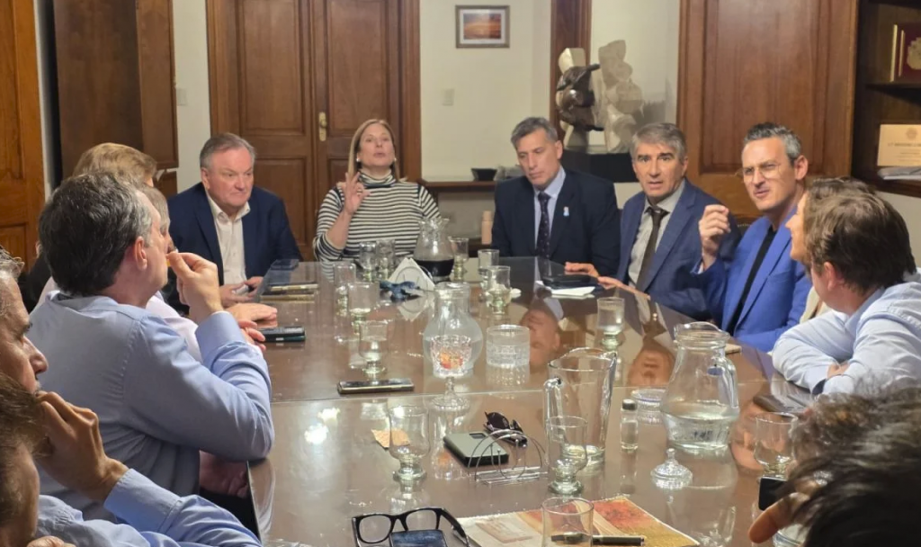 El Bloque de senadores de “Unidos” mantuvo una reunión de trabajo con los ministros Bastia y Olivares
