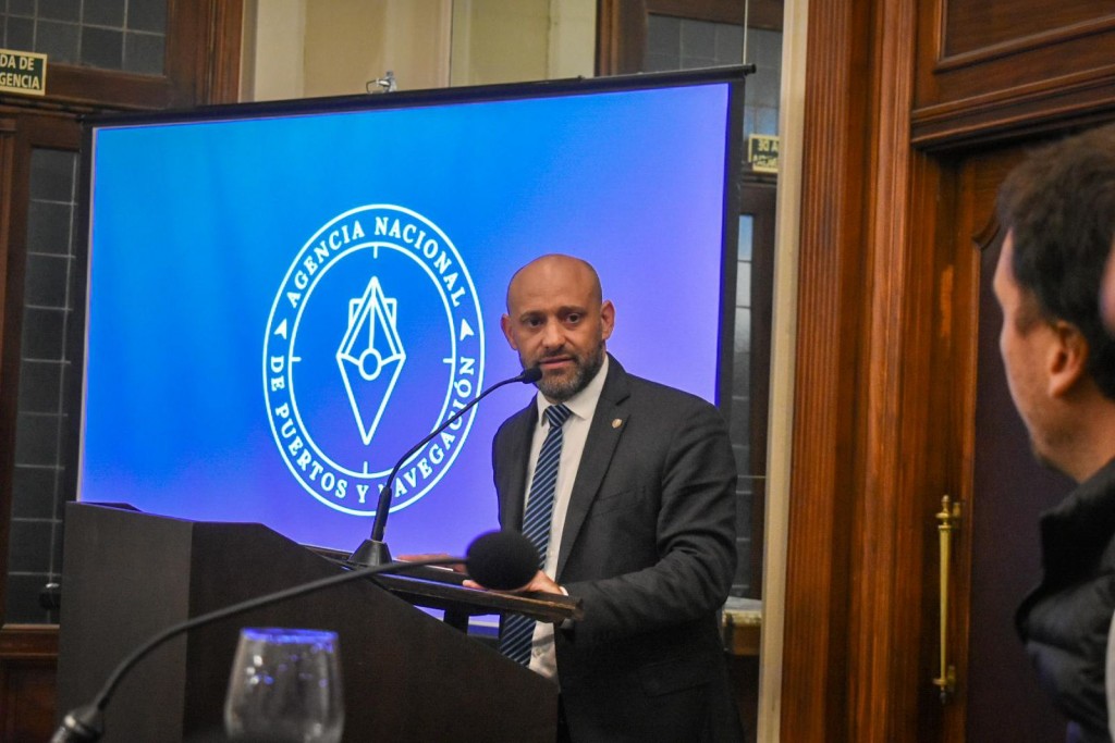 Puccini: “La Hidrovía es clave para el desarrollo productivo federal que necesita la Argentina”