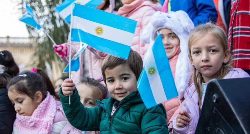 Provincia conmemora el 215&deg; aniversario de la Revoluci&oacute;n de Mayo con una celebraci&oacute;n popular