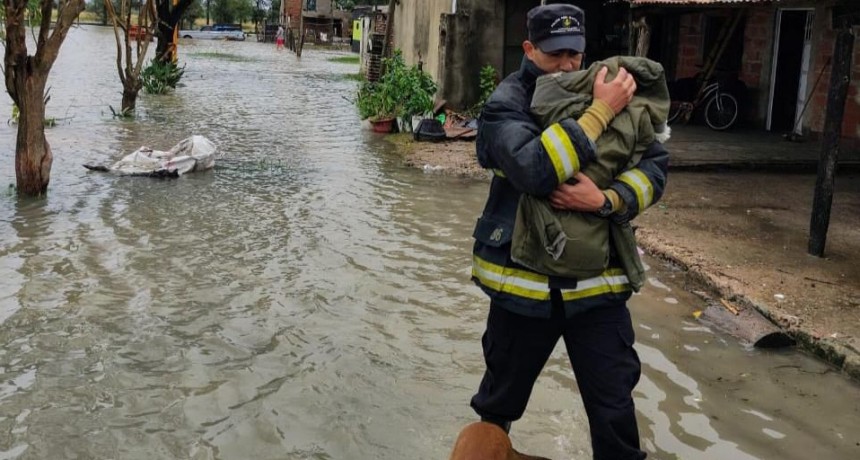 Vera: Provincia despliega un amplio operativo para atender las consecuencias del temporal