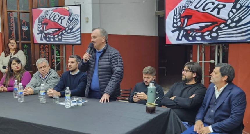 Felipe Michlig anunci&oacute; la regularizaci&oacute;n dominial y puesta en valor del edificio del comit&eacute; departamental de la UCR Rosario