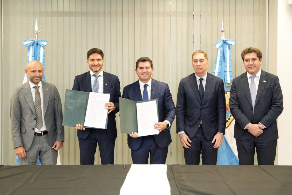 Pullaro firm&oacute; un convenio con San Juan y busca posicionar a Santa Fe como socio industrial del boom minero argentino