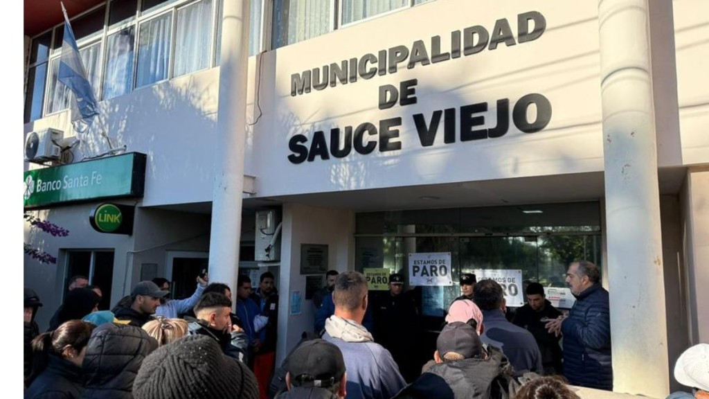 Conflicto en Sauce Viejo: denuncian bloqueos y hechos de violencia frente al municipio