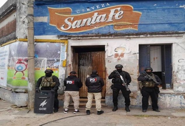 La PDI desarticul&oacute; un punto de venta de droga en Santa Fe y detuvo a 12 personas en una serie de allanamientos