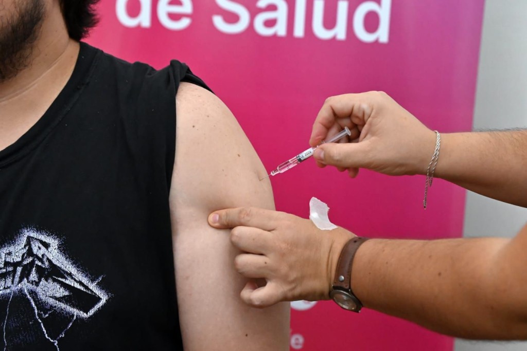 Salud: la campa&ntilde;a de vacunaci&oacute;n antigripal ya alcanz&oacute; a casi 350.000 santafesinos