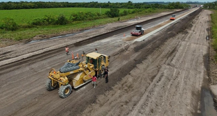 M&aacute;s obras viales: el gobernador Pullaro anunci&oacute; la reconstrucci&oacute;n de un segundo tramo de Ruta 1, entre Saladero Cabal y San Javier