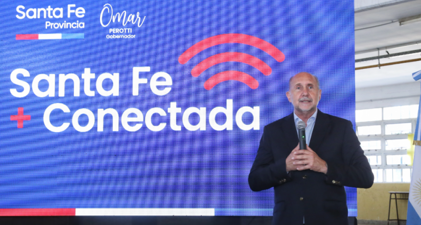 Perotti encabez&oacute; el lanzamiento del programa "Santa Fe + Conectada" en barrio populares