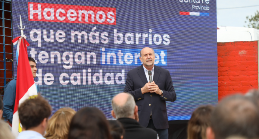Perotti present&oacute; en Santa Fe el servicio de WIFI libre para establecimientos educativos