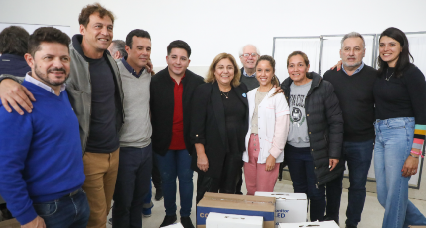 La Provincia entreg&oacute; equipamientos de alta tecnolog&iacute;a para centros de salud