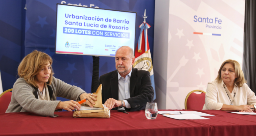 Perotti presidi&oacute; la apertura de sobres de la licitaci&oacute;n de la obra de urbanizaci&oacute;n del barrio Santa Luc&iacute;a de Rosario