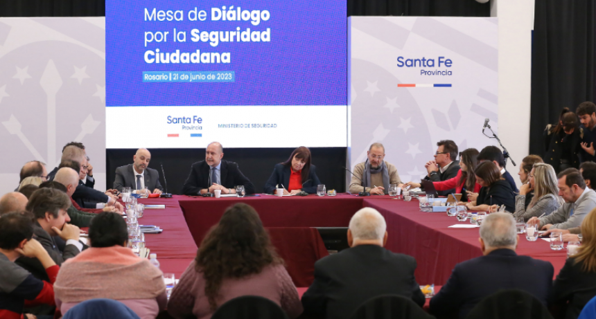 La Provincia realiz&oacute; la primera reuni&oacute;n de la Mesa de Di&aacute;logo por la Seguridad Ciudadana