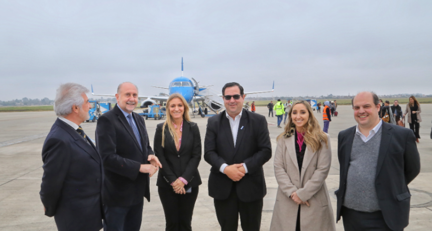 Perotti inaugur&oacute; el nuevo vuelo de Aerol&iacute;neas Argentinas que unir&aacute; Buenos Aires, Rosario y Reconquista