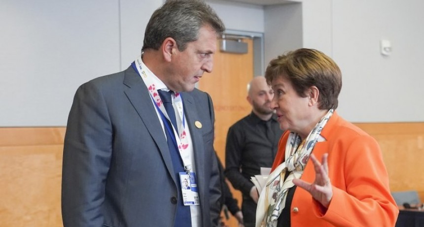 Argentina pidi&oacute; postergar los pagos con el FMI hasta fin de mes