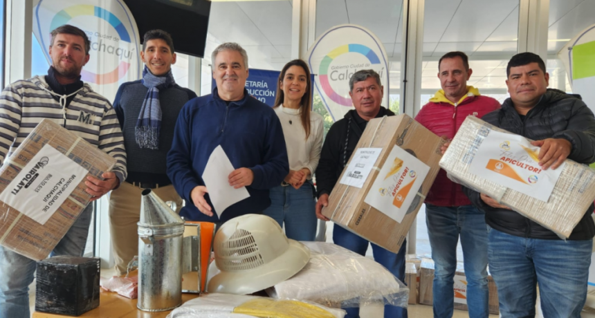La Provincia entreg&oacute; 30 kits de trabajo a productores ap&iacute;colas de Calchaqu&iacute;