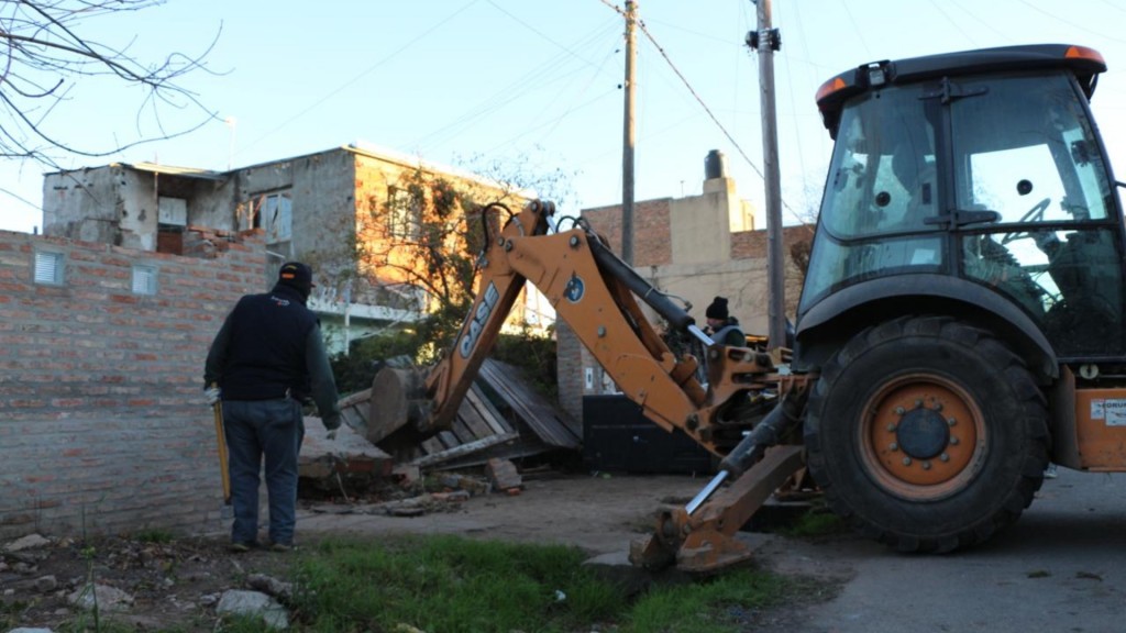 Rosario: derrumban un puesto de venta de drogas vinculado a tres asesinatos