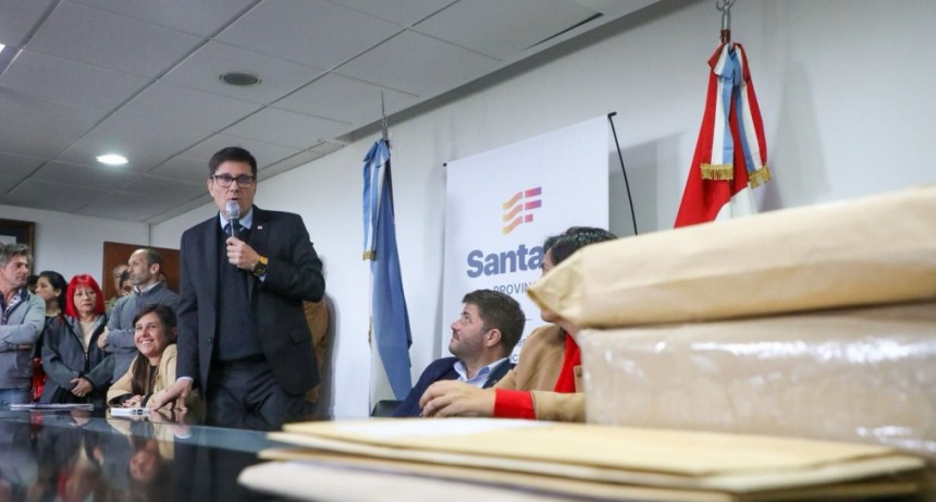 Avanza el Programa 1000 Aulas con licitaciones para escuelas de Santa Fe y Santo Tom&eacute;