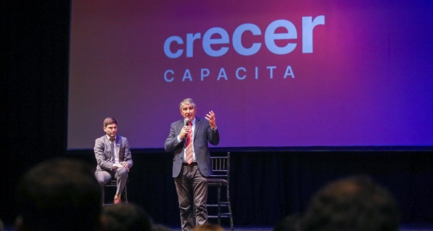Provincia lanz&oacute; la formaci&oacute;n &ldquo;Crecer-Capacita&rdquo;, Escuela de Municipios y Comunas
