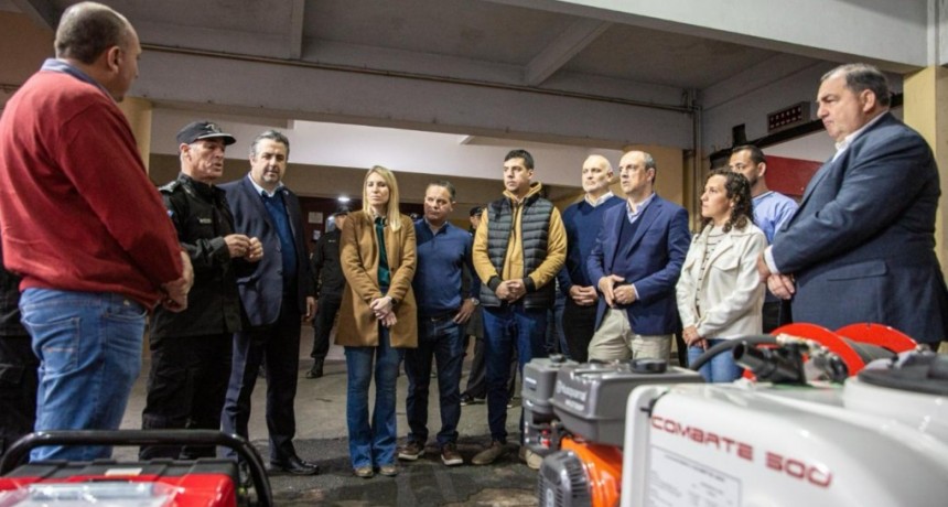 Provincia entreg&oacute; equipamiento a los Bomberos Zapadores de Santa Fe