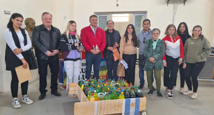 Felipe Michlig y Marcelo Gonz&aacute;lez visitaron instituciones deportivas y educativas de Las Palmeras y Mois&eacute;s Ville