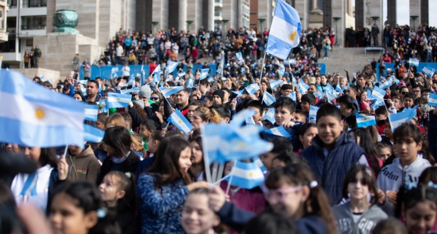 En Rosario, m&aacute;s de 3 mil alumnos de todo el pa&iacute;s prometieron Lealtad a la Bandera