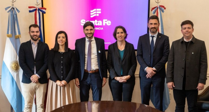 Pullaro recibi&oacute; a autoridades de la Agencia Francesa para el Desarrollo