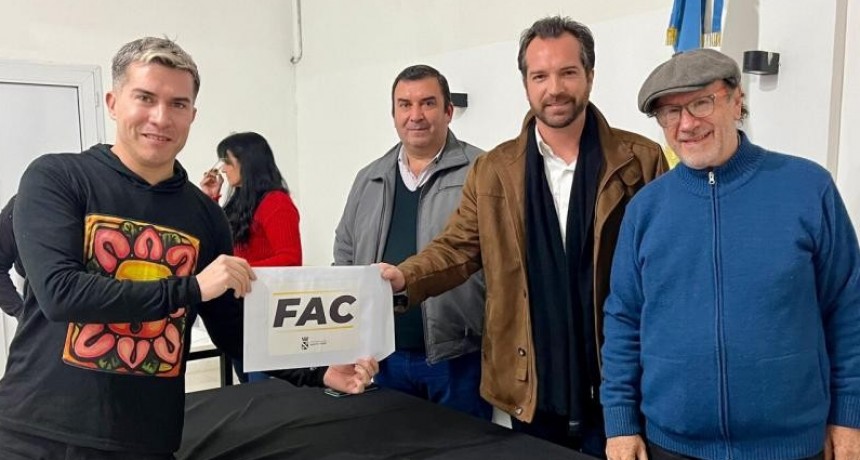 Santo Tom&eacute;: el intendente Weiss Ackerley encabez&oacute; la entrega de Fondo de Asistencia a la Cultura
