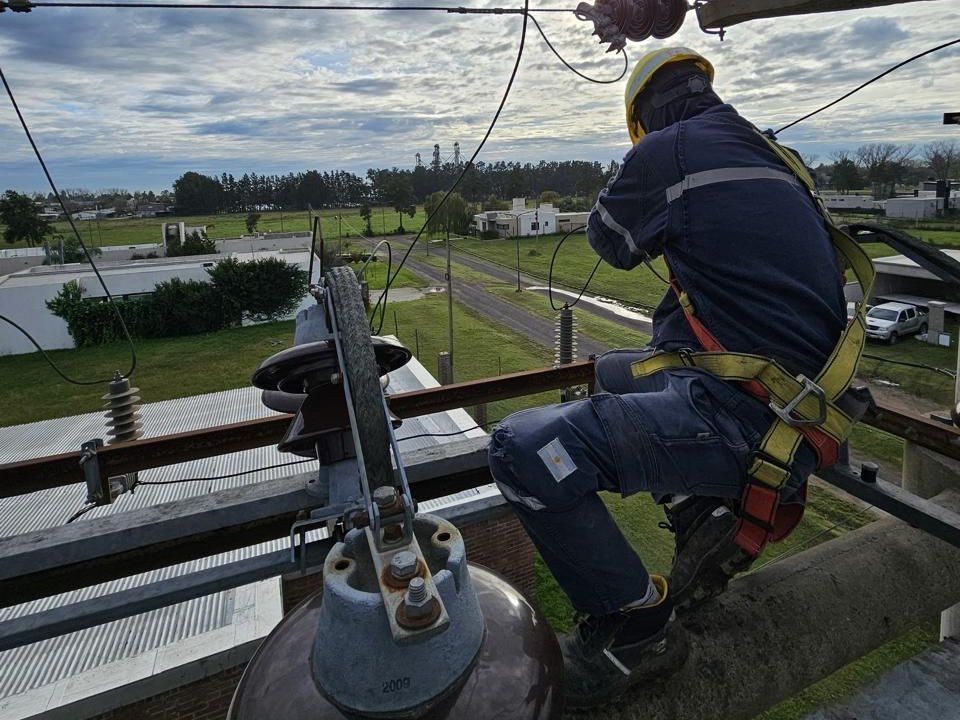 La EPE invierte 10 mil millones de pesos en la compra de más de 300 transformadores
