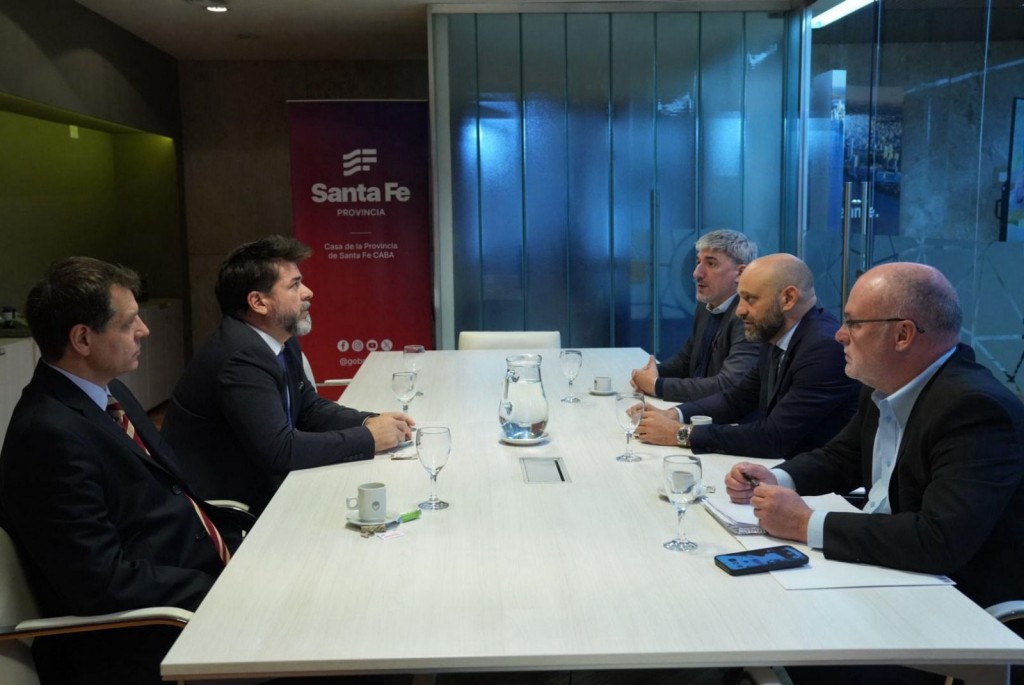 Santa Fe avanza en una agenda común con la operadora del puerto de La Plata para potenciar el comercio exterior