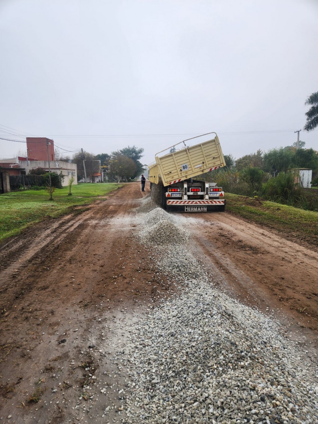 La Municipalidad de Sauce Viejo avanza con el empedrado de calle Uriburu
