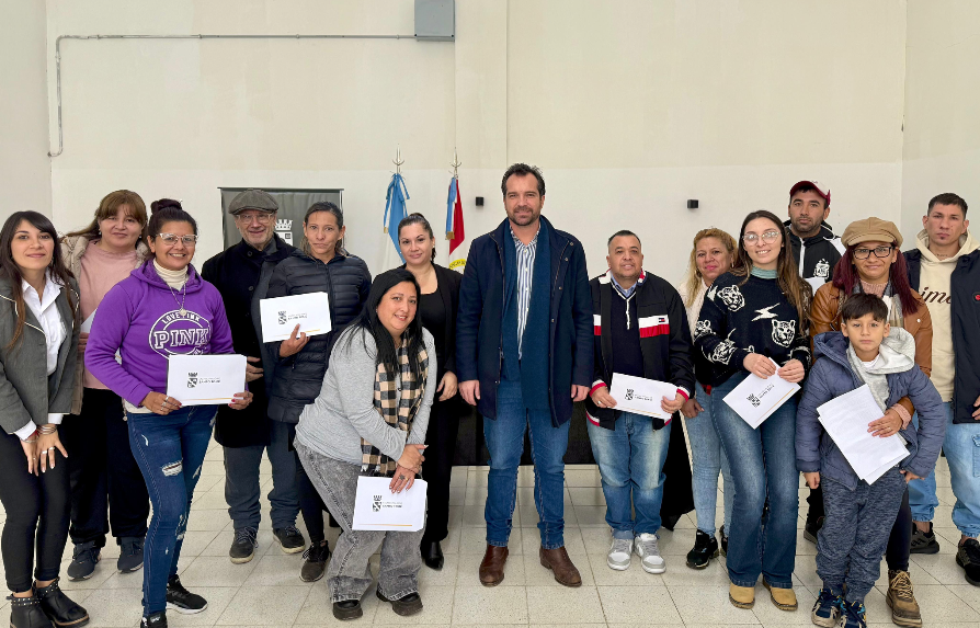 Santo Tomé: entrega del programa Banco Solidario: diez emprendedores recibieron 