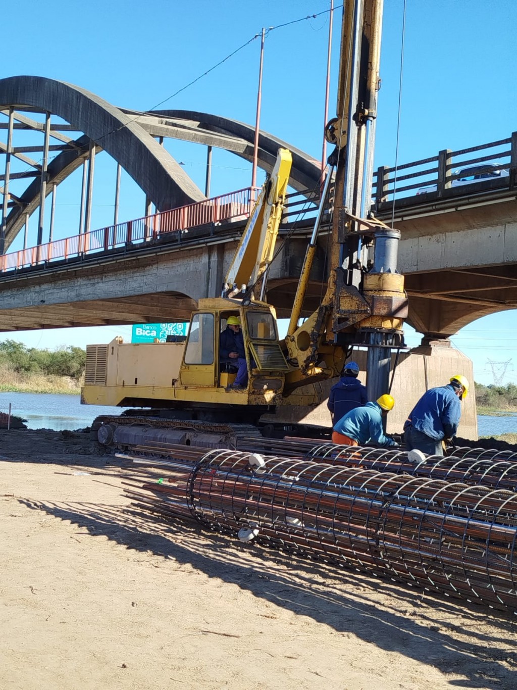 Comenzó la colocación de los pilotes que sostendrán la estructura del Nuevo Puente Santa Fe-Santo Tomé