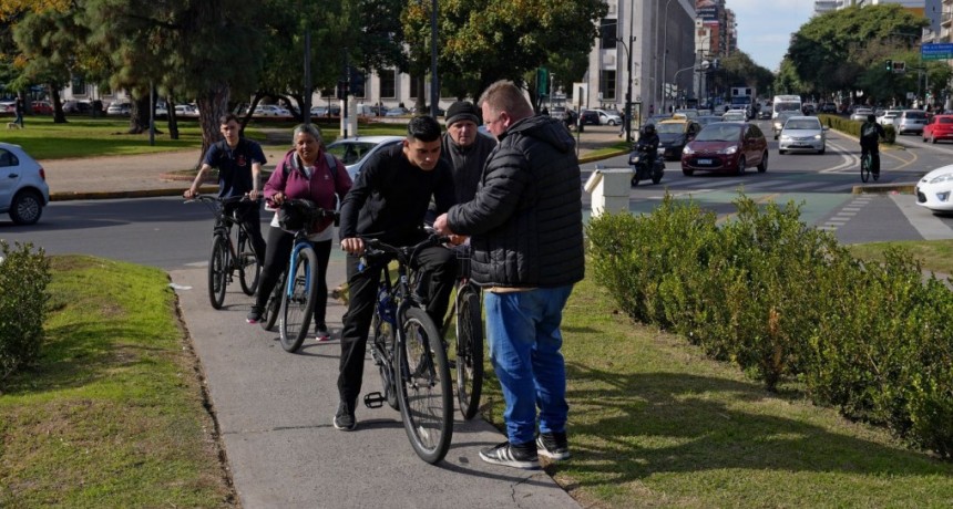 Provincia lanz&oacute; &ldquo;Hacete ver&rdquo;, una campa&ntilde;a para reforzar la seguridad y visibilidad de los ciclistas