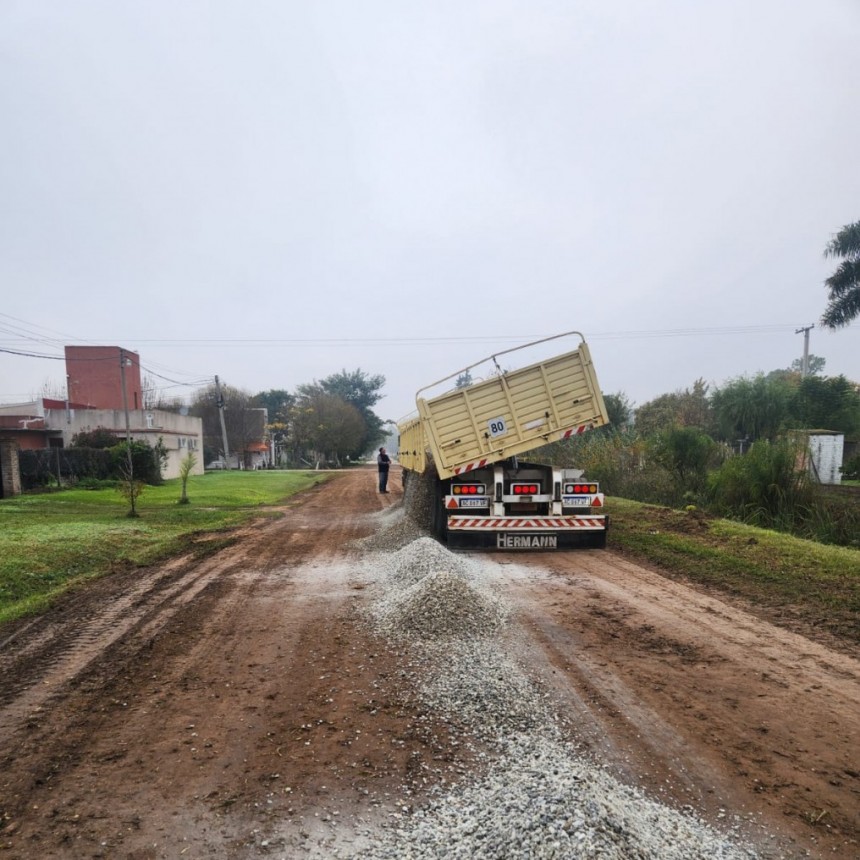 La Municipalidad de Sauce Viejo avanza con el empedrado de calle Uriburu